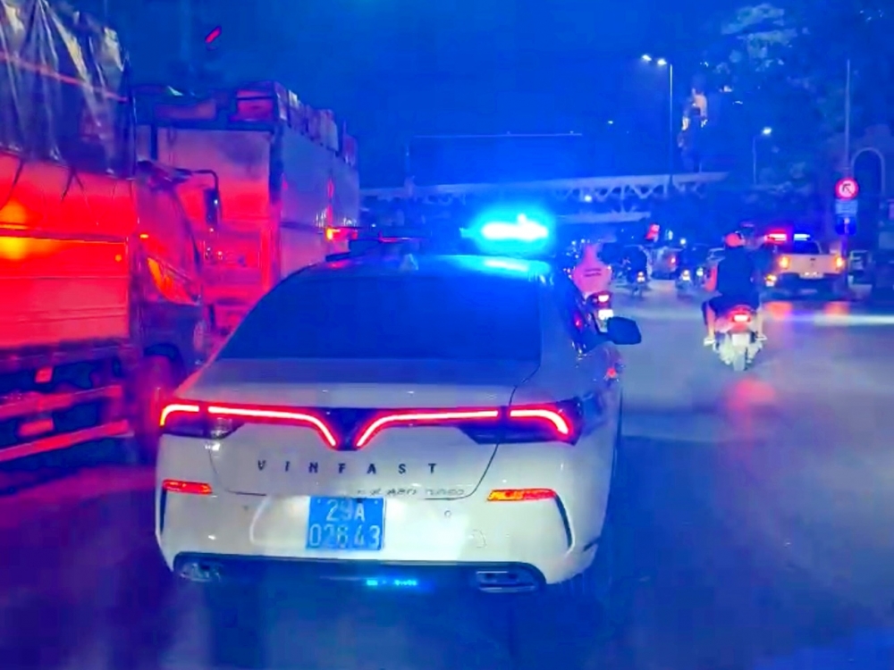 CSGT Hà Nội lan toả tinh thần vì Nhân dân phục vụ ngay ngày đầu năm mới