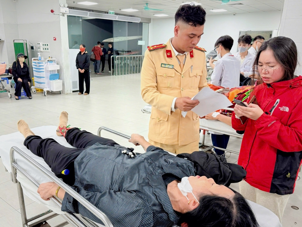 CSGT Hà Nội lan toả tinh thần vì Nhân dân phục vụ ngay ngày đầu năm mới