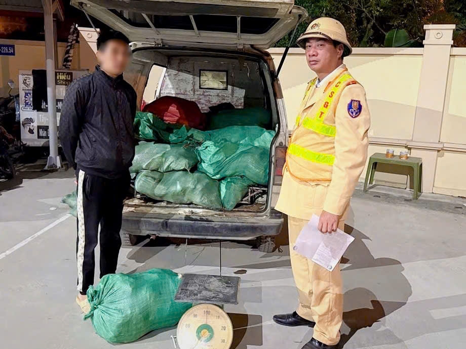 Hà Nội: Chặn đứng hơn 800kg chân gà bẩn chuẩn bị tuồn lên bàn nhậu