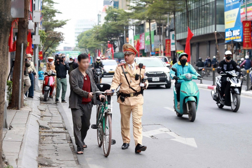 Hà Nội: CSGT xử lý vi phạm nồng độ cồn xuyên Tết Dương lịch 2026