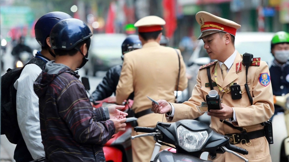 Hà Nội: CSGT xử lý vi phạm nồng độ cồn xuyên Tết Dương lịch 2026