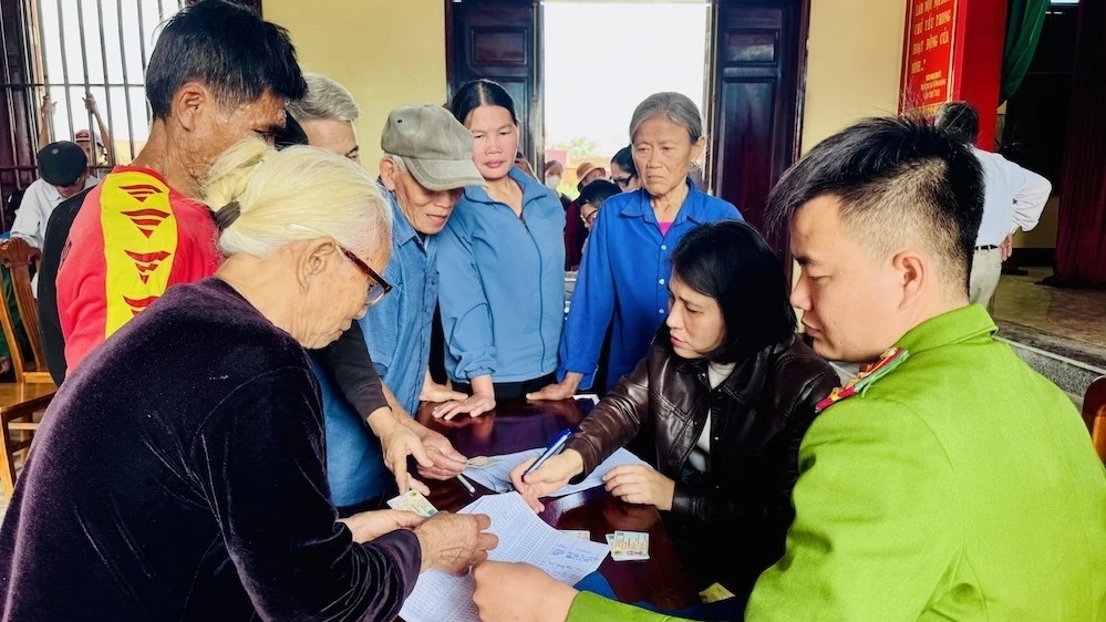 Xã Hoa Lộc hoàn thành xong việc tặng quà dịp Tết và Đại hội XIV của Đảng