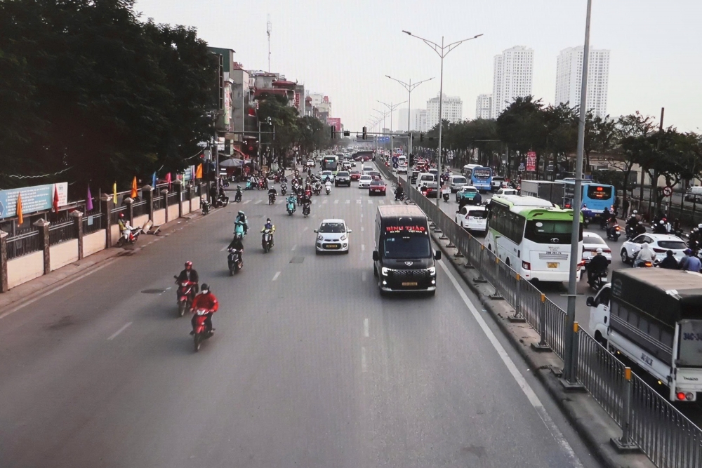 Người dân đổ về Thủ đô sau nghỉ Tết, CSGT huy động 100% quân số điều tiết giao thông