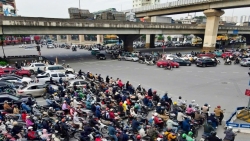 nguoi dan do ve thu do sau nghi tet csgt huy dong 100 quan so dieu tiet giao thong