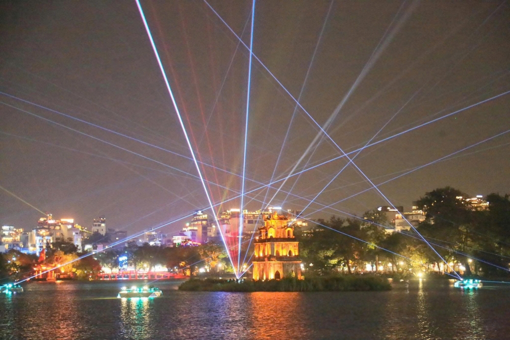 Hình ảnh Công an Hà Nội làm việc xuyên Tết Dương lịch đảm bảo bình yên cho Thủ đô