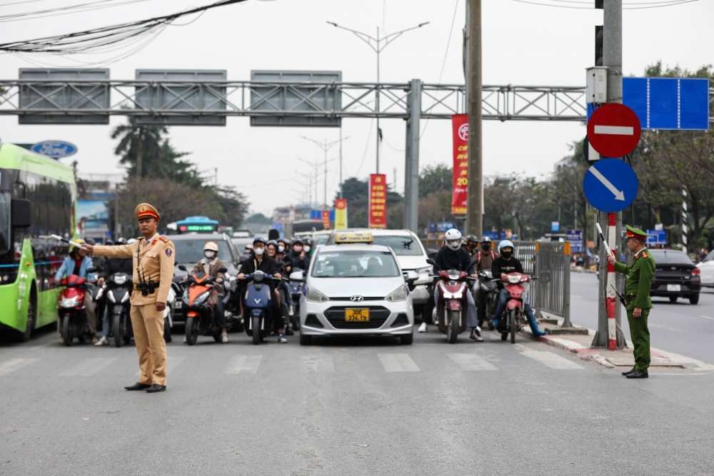 Hình ảnh Công an Hà Nội làm việc xuyên Tết Dương lịch đảm bảo bình yên cho Thủ đô