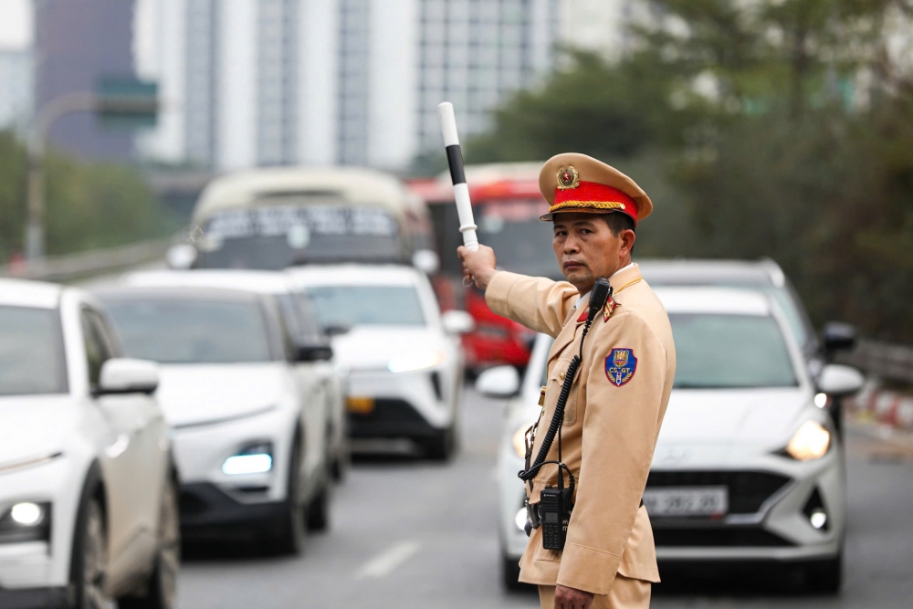 Hình ảnh Công an Hà Nội làm việc xuyên Tết Dương lịch đảm bảo bình yên cho Thủ đô