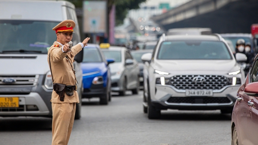 Hình ảnh Công an Hà Nội làm việc xuyên Tết Dương lịch đảm bảo bình yên cho Thủ đô
