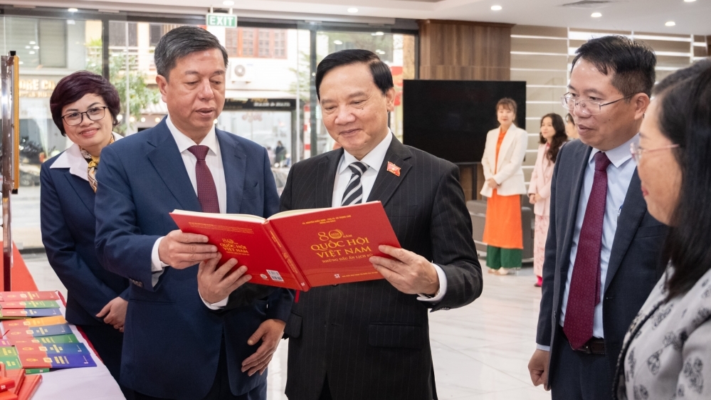 Cuốn sách “80 năm Quốc hội Việt Nam - Những dấu ấn lịch sử” được ra mắt