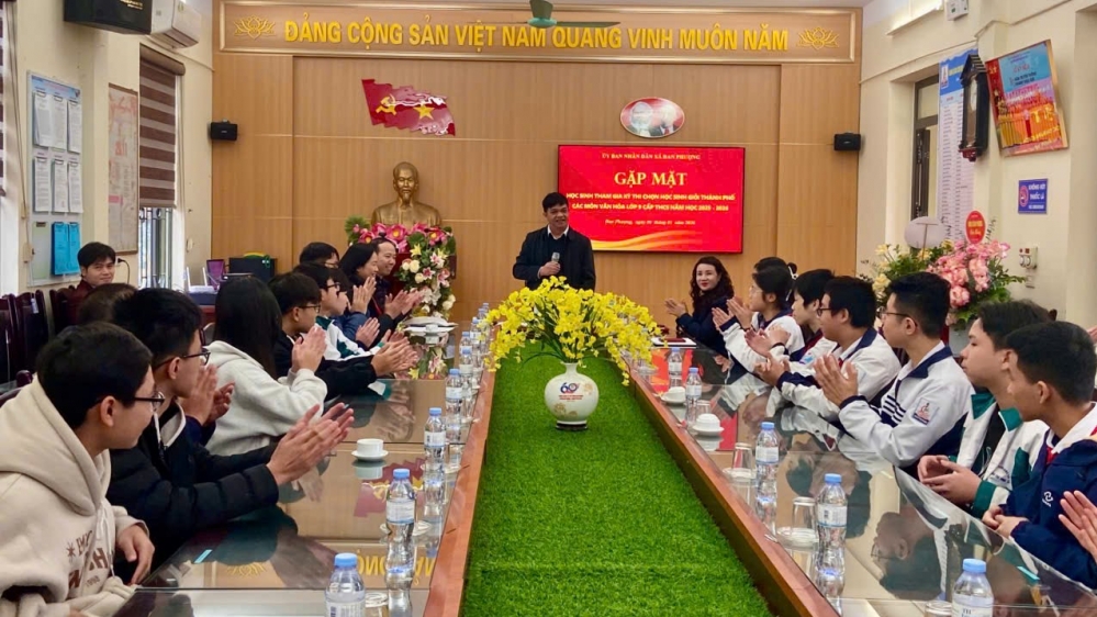 lanh dao xa dan phuong gap mat dong vien cac thi sinh thi hoc sinh gioi cap thanh pho