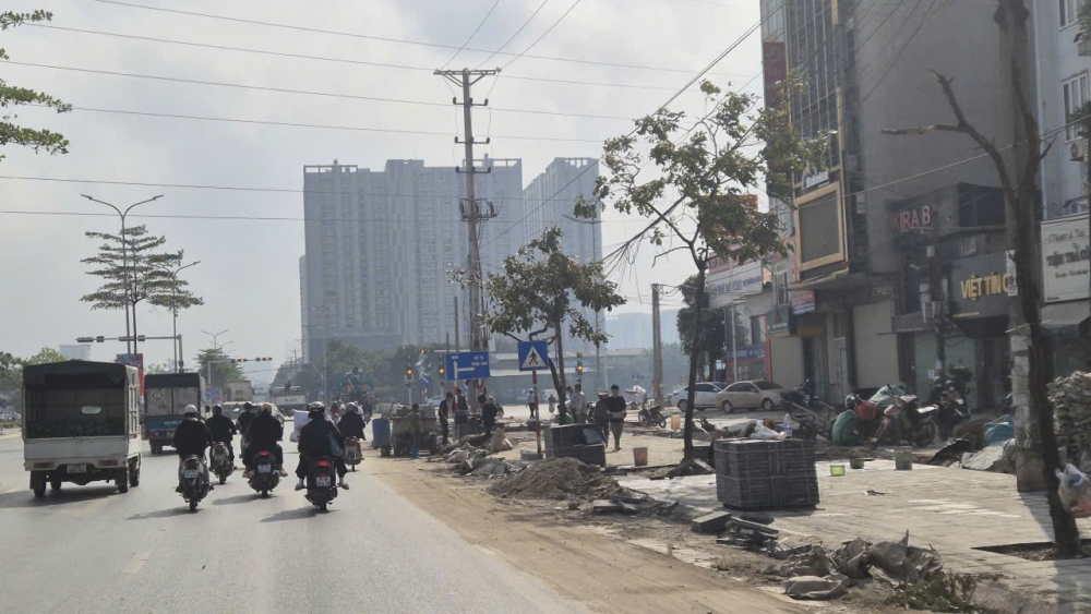 Hà Nội tạm dừng thi công đào đường, vỉa hè