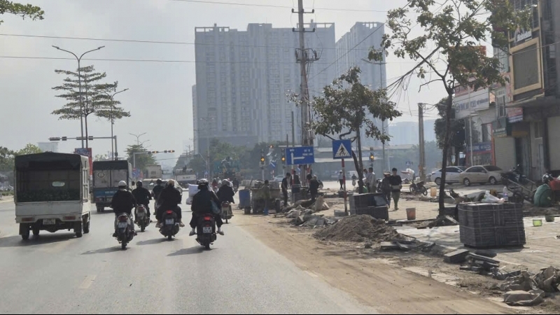 Hà Nội tạm dừng thi công đào đường, vỉa hè