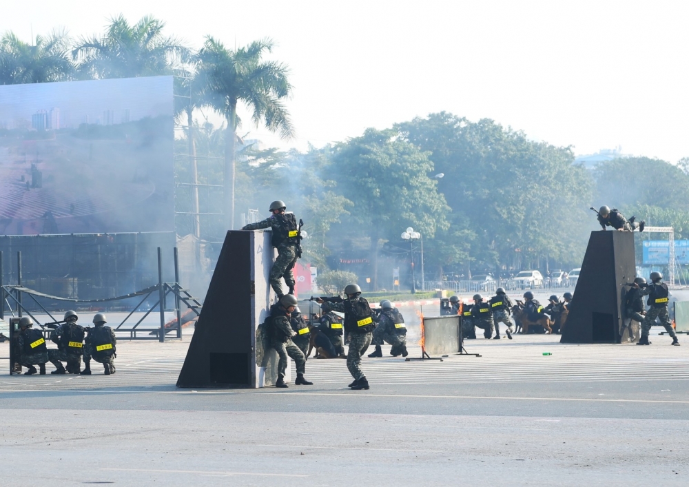 Hình ảnh đội quân tinh nhuệ, dàn khí tài hiện đại bảo vệ Đại hội XIV của Đảng