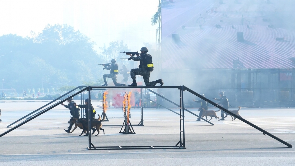 Hình ảnh đội quân tinh nhuệ, dàn khí tài hiện đại bảo vệ Đại hội XIV của Đảng