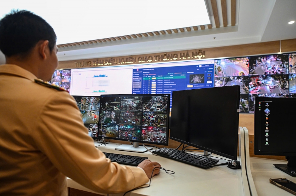 CSGT tuần tra, phân luồng hạn chế container, xe tải vào Vành đai 3 giờ cao điểm CSGT tuần tra, phân luồng hạn chế container, xe tải vào Vành đai 3 giờ cao điểm