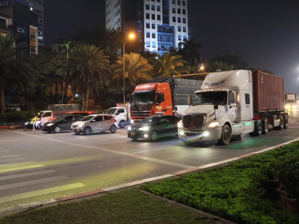 CSGT tuần tra, phân luồng hạn chế container, xe tải vào Vành đai 3 giờ cao điểm CSGT tuần tra, phân luồng hạn chế container, xe tải vào Vành đai 3 giờ cao điểm