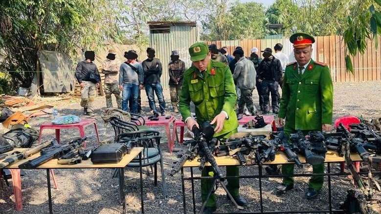 Công an Hà Nội xử lý 23 thanh niên mang dụng cụ giống súng chơi “đánh trận giả”