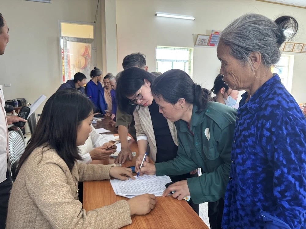 Hơn 5,88 triệu người đã nhận quà của Nhà nước dịp Đại hội Đảng và Tết Bính Ngọ