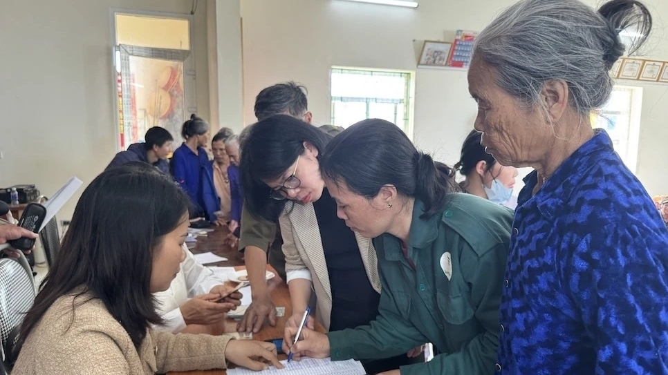 Hơn 5,88 triệu người đã nhận quà của Nhà nước dịp Đại hội Đảng và Tết Bính Ngọ