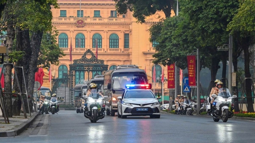 Công an Hà Nội diễn tập dẫn đoàn, xếp xe phục vụ Đại hội XIV của Đảng