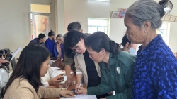 hon 588 trieu nguoi da nhan qua cua nha nuoc dip dai hoi dang va tet binh ngo