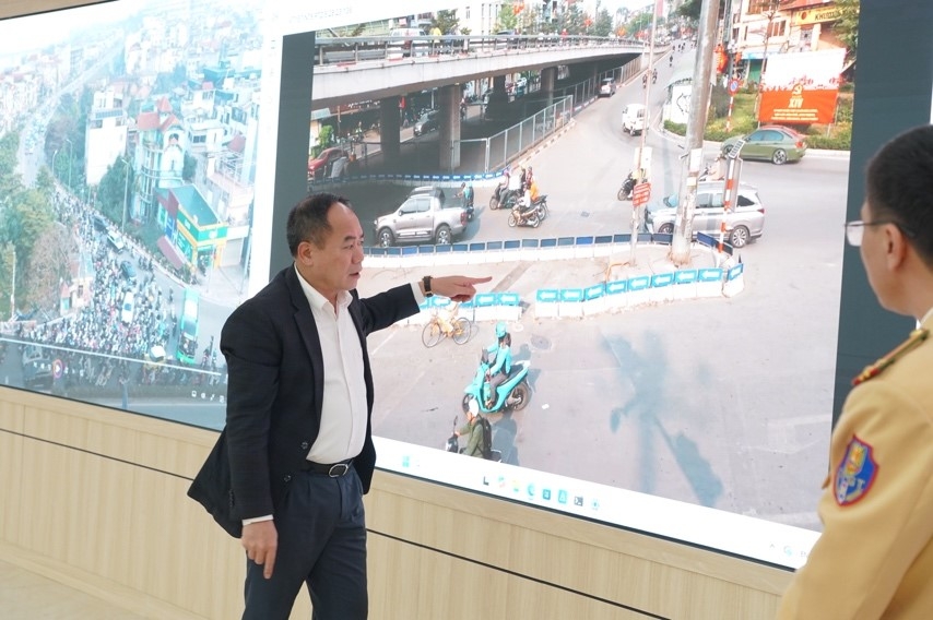 Giám đốc CATP Hà Nội yêu cầu có lộ trình cụ thể xử lý 51 điểm ùn tắc giao thông