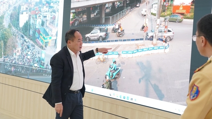 Giám đốc CATP Hà Nội yêu cầu có lộ trình cụ thể xử lý 51 điểm ùn tắc giao thông