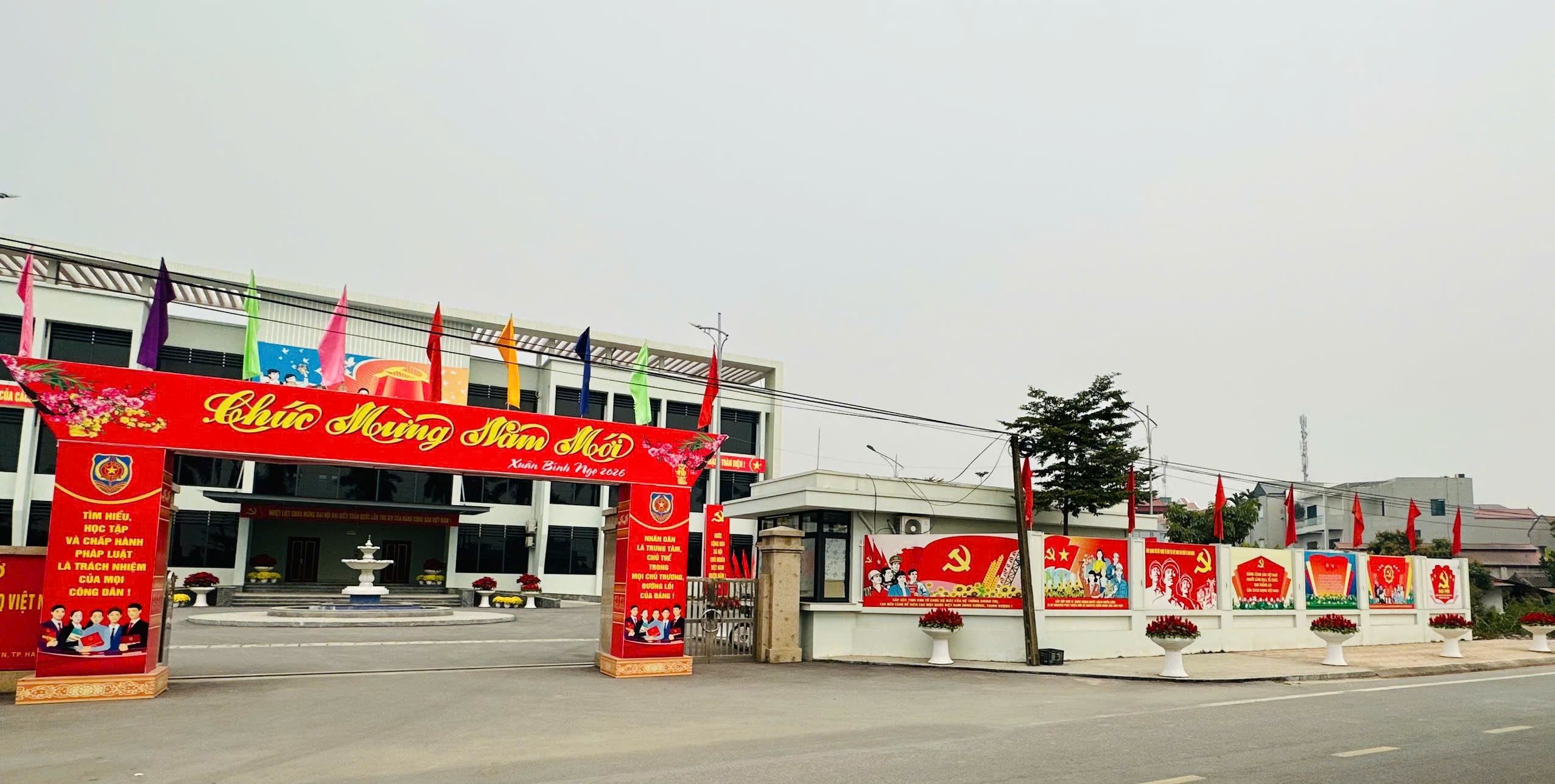 Xã Ô Diên trang hoàng đường phố mừng Đại hội Đảng và Tết Bính Ngọ 2026