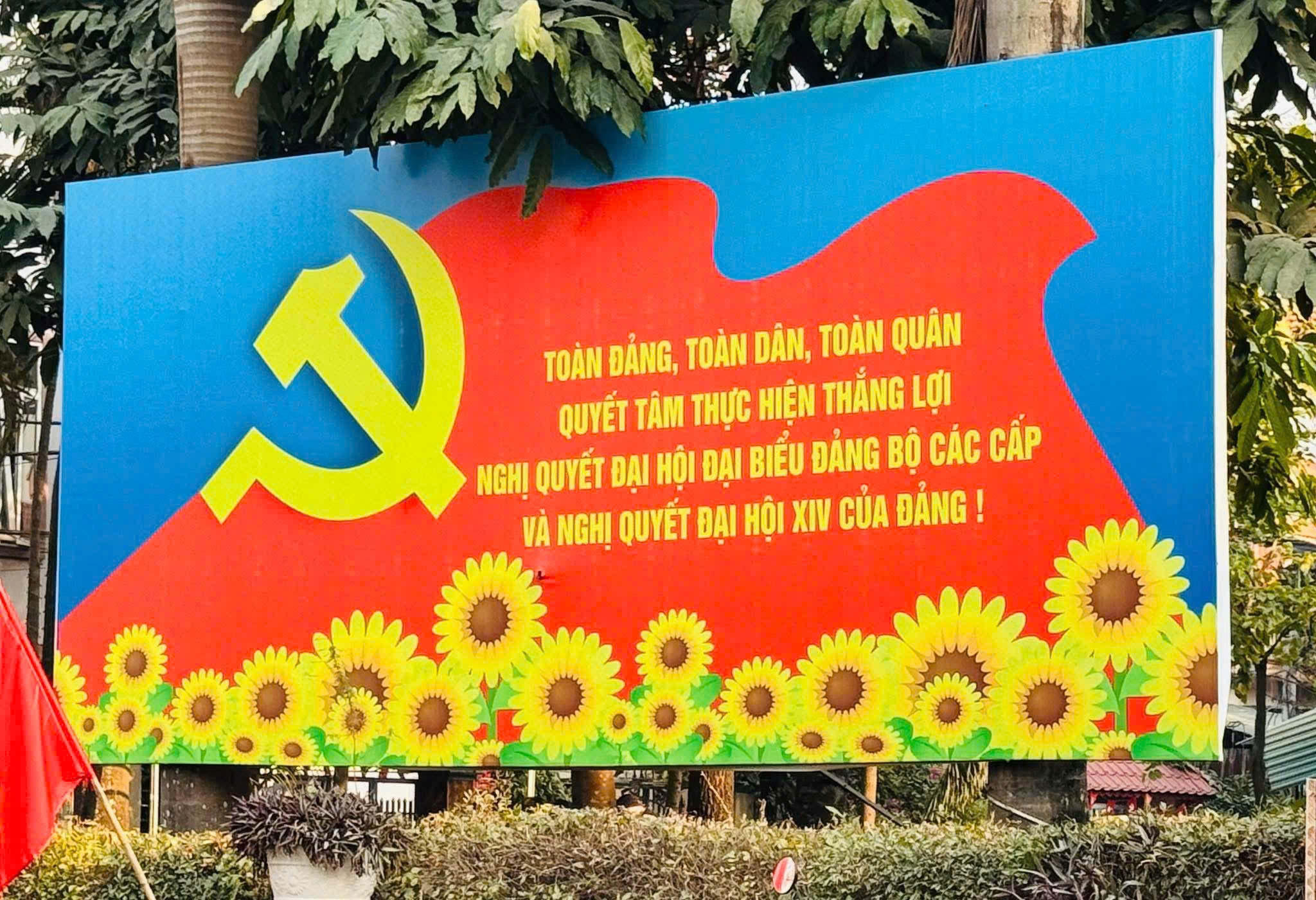 Xã Ô Diên trang hoàng đường phố mừng Đại hội Đảng và Tết Bính Ngọ 2026