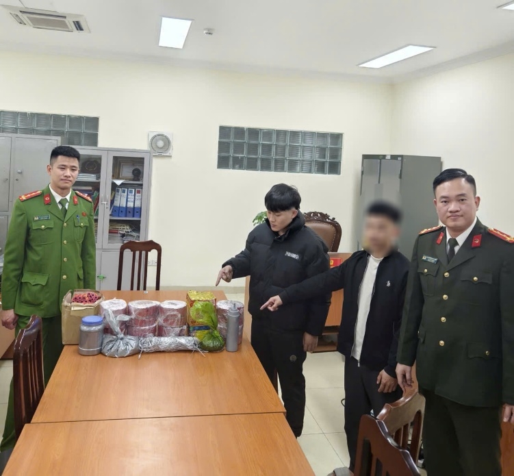 Cảnh báo tình trạng lừa đảo bán pháo hoa trên mạng để chơi Tết