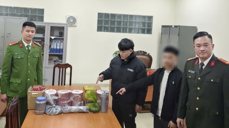 Cảnh báo tình trạng lừa đảo bán pháo hoa trên mạng để chơi Tết