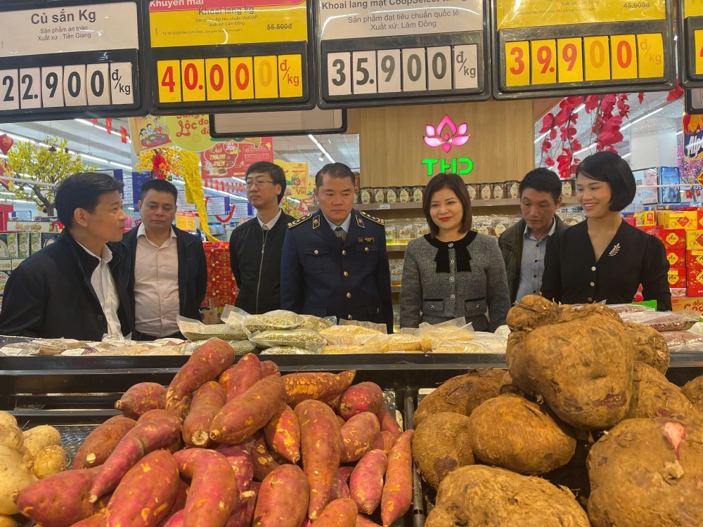 Kiểm tra việc cung ứng hàng hóa, bình ổn thị trường Tết tại nhiều tỉnh, thành
