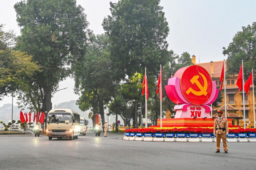 Hà Nội: Giao thông thông suốt, thắt chặt an ninh trong ngày đầu Đại hội XIV
