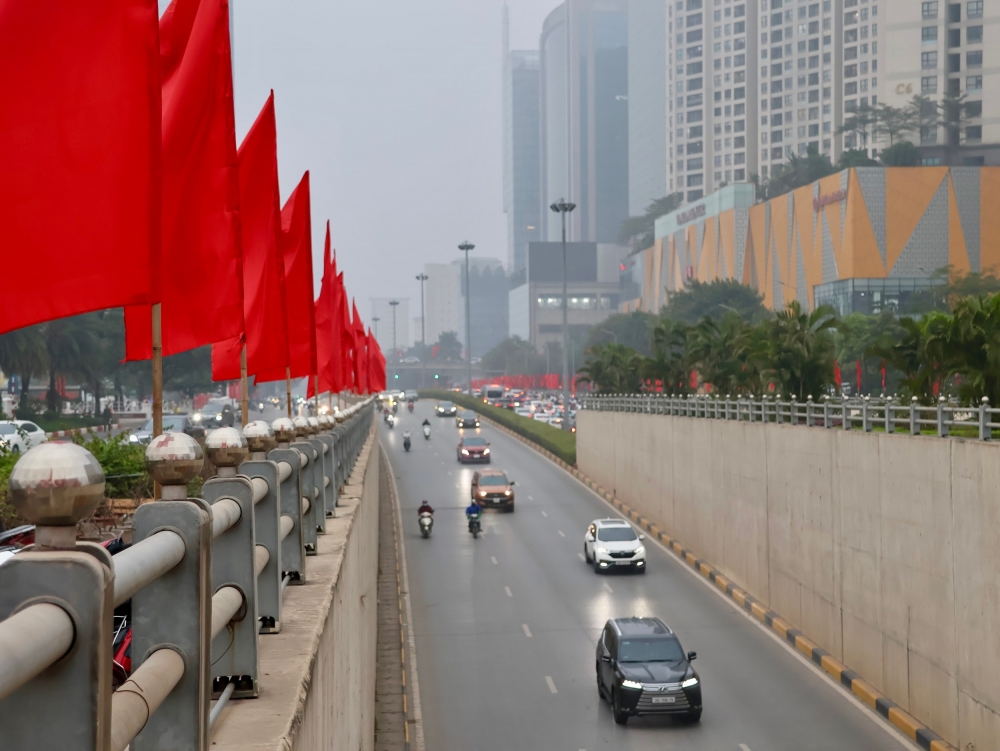 Hà Nội: Giao thông thông suốt, thắt chặt an ninh trong ngày đầu Đại hội XIV
