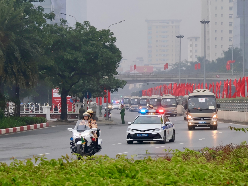 Hà Nội: Giao thông thông suốt, thắt chặt an ninh trong ngày đầu Đại hội XIV