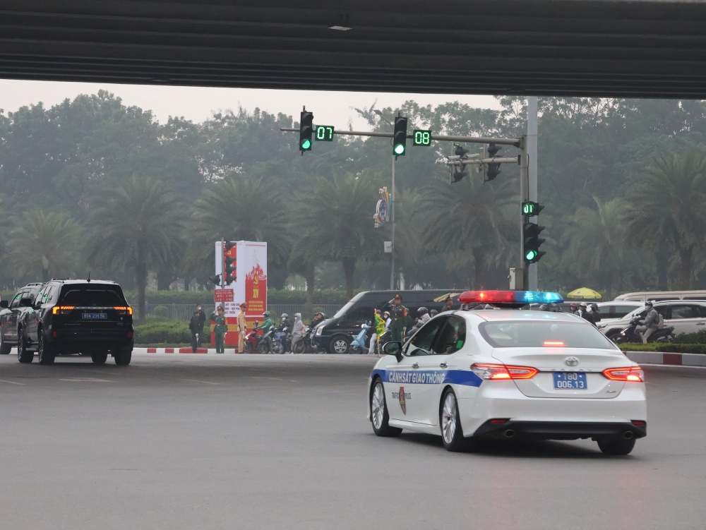 Hà Nội: Giao thông thông suốt, thắt chặt an ninh trong ngày đầu Đại hội XIV