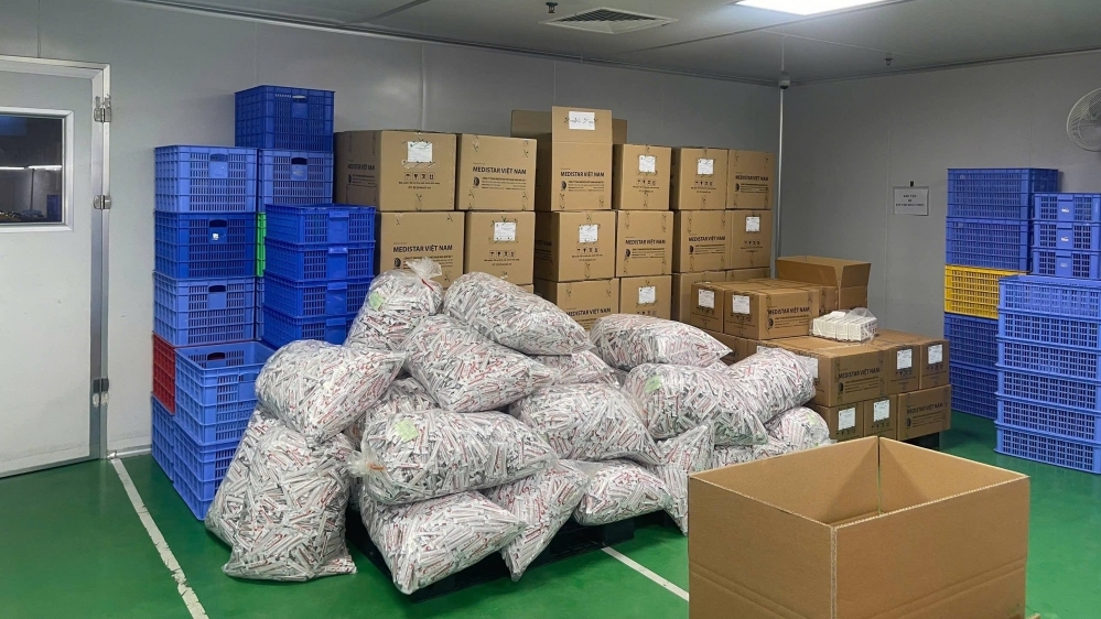 Hàng trăm cảnh sát vây bắt, phá đường dây thực phẩm chức năng giả đặc biệt lớn