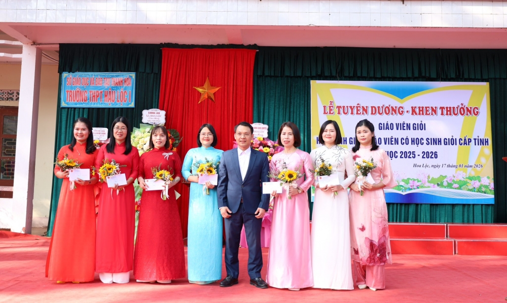 Lãnh đạo xã Hoa Lộc tuyên dương giáo viên, học sinh giỏi Trường THPT Hậu Lộc I