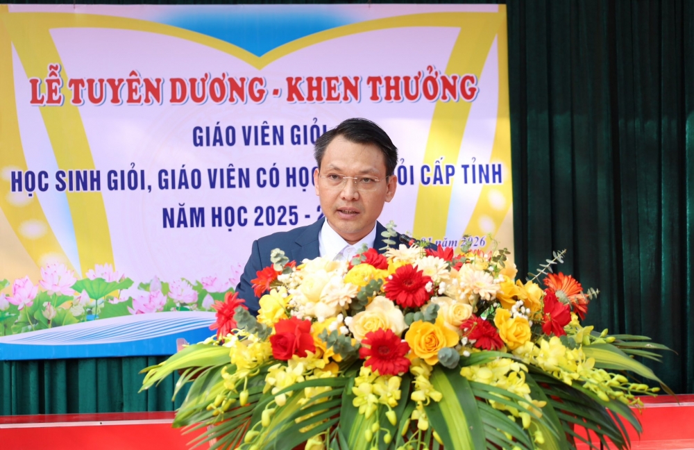 Lãnh đạo xã Hoa Lộc tuyên dương giáo viên, học sinh giỏi Trường THPT Hậu Lộc I