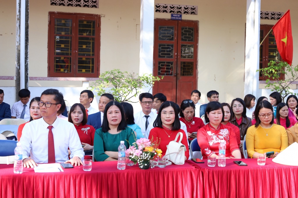 Lãnh đạo xã Hoa Lộc tuyên dương giáo viên, học sinh giỏi Trường THPT Hậu Lộc I