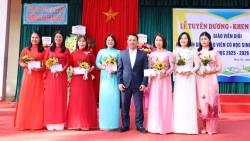 lanh dao xa hoa loc tuyen duong giao vien hoc sinh gioi truong thpt hau loc i