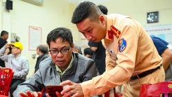 cong an ha noi don luc ve dich tong ra soat du lieu dang ky va bang lai xe