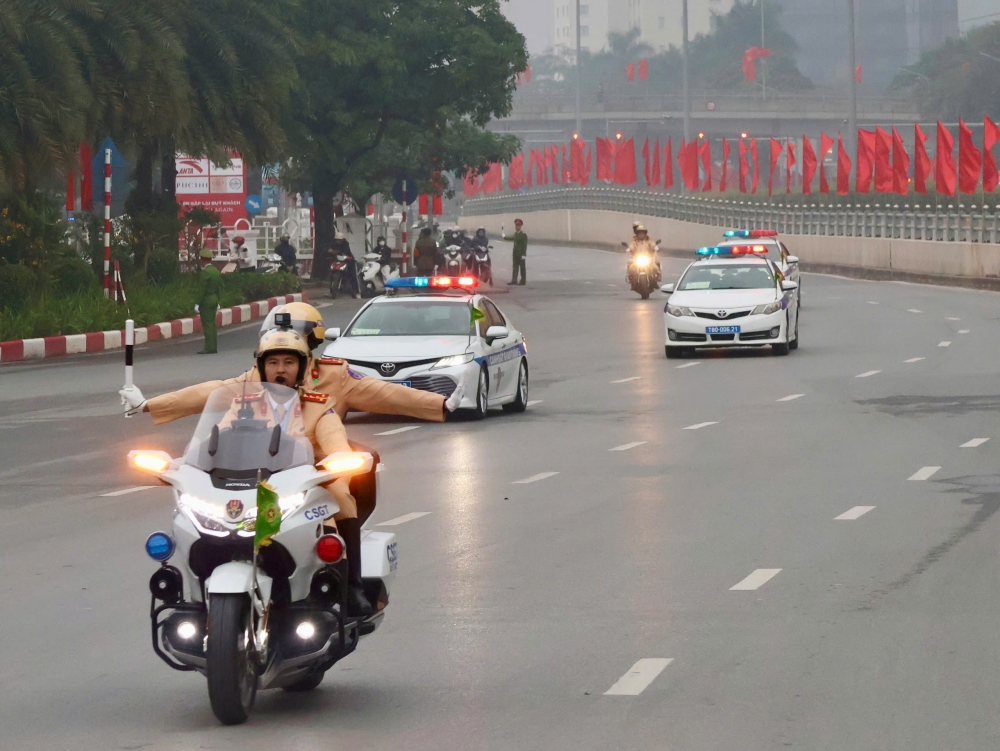 Công an Hà Nội điều chỉnh phân luồng giao thông phục vụ Đại hội XIV của Đảng Công an Hà Nội điều chỉnh phân luồng giao thông phục vụ Đại hội XIV của Đảng