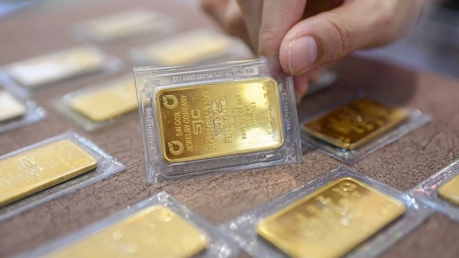 Vì sao giá vàng xô đổ mọi kỷ lục và chưa có dấu hiệu dừng tăng?