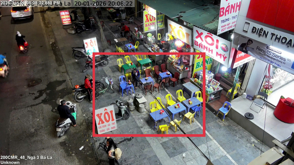 Công an Hà Nội “phạt nguội” hàng loạt quán ăn bày bán lấn chiếm vỉa hè