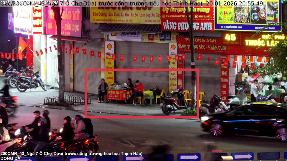 Công an Hà Nội “phạt nguội” hàng loạt quán ăn bày bán lấn chiếm vỉa hè