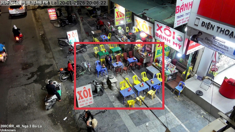 Công an Hà Nội “phạt nguội” hàng loạt quán ăn bày bán lấn chiếm vỉa hè