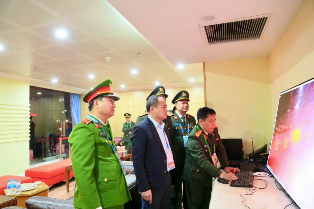 Những người mang đến sự an toàn cho đêm bắn pháo hoa mừng Đại hội Đảng Những người mang đến sự an toàn cho đêm bắn pháo hoa mừng Đại hội Đảng