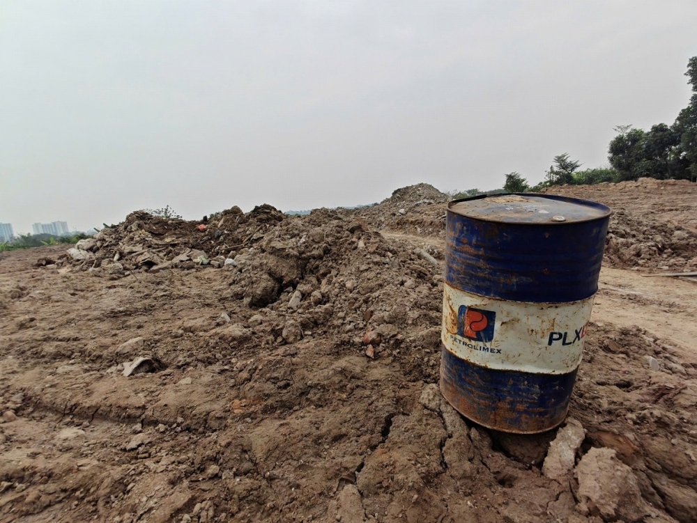 Hà Nội: Bắt 3 giám đốc vụ đổ trộm hơn 7.800 tấn chất thải ra môi trường Hà Nội: Bắt 3 giám đốc vụ đổ trộm hơn 7.800 tấn chất thải ra môi trường