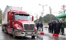 Theo dõi sát việc xuất nhập khẩu, vận chuyển hàng hóa qua biên giới